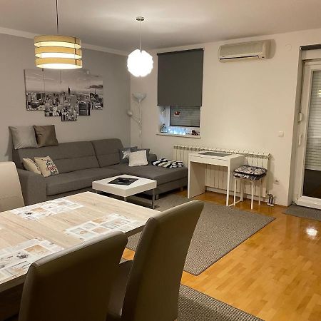 Apartman Luna Near Zagreb Airport Velika Gorica Exteriör bild