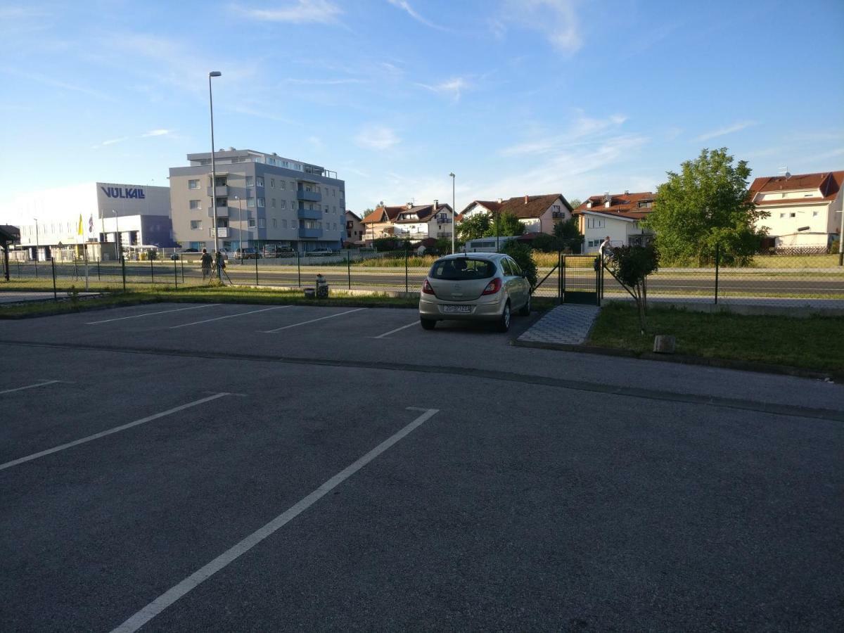 Apartman Luna Near Zagreb Airport Velika Gorica Exteriör bild